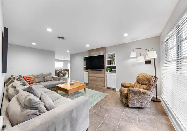 4th image of 5219 Lamonte Ln, Houston, TX 77092 | MLS# 64129797