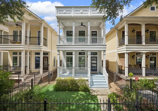 Photo 2 of Single family home for sale at 413 W 21st Street, Houston, TX 77008 | MLS# 87493127 | Listing updated on 2026-09-19