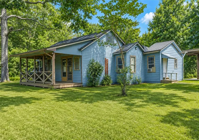 2nd image of 19426 Trail Oak Dr, Conroe, TX 77302 | MLS# 90659931