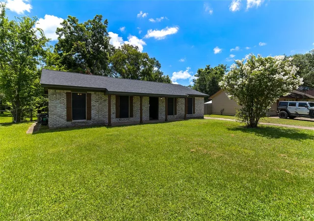 25th image of 117 Cannon St, Clute, TX 77531 | MLS# 94151070