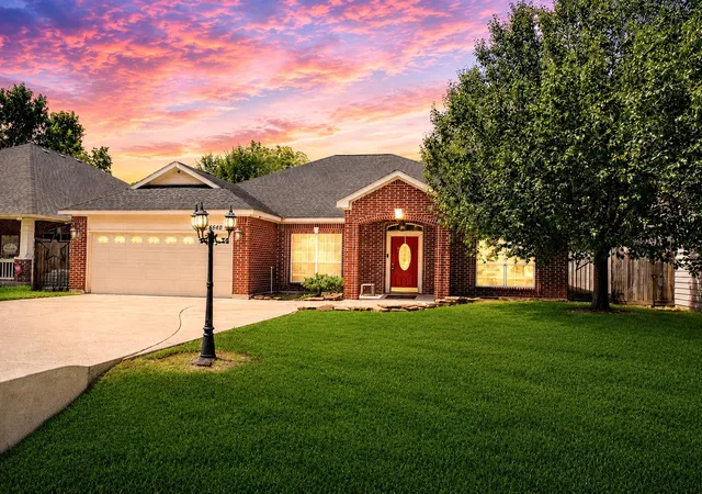Photo 2 of Sale Pending at 540 Springwood Dr, Conroe, TX 77385 | MLS# 66006179 | Listing updated on 2026-09-02