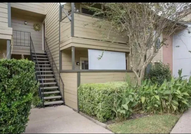2nd image of 15534 Zabolio #214, Webster, TX 77598 | MLS# 76424631