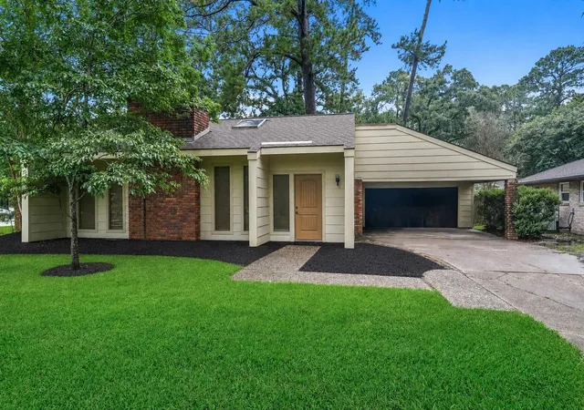2nd image of 1926 Maple Lakes Dr, Kingwood, TX 77339 | MLS# 34975754