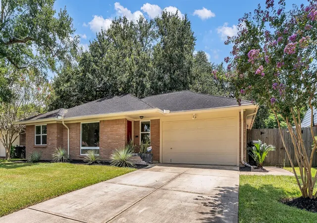 Photo 1 of Single family home for sale at 4417 Willowbend Blvd, Houston, TX 77035 | MLS# 33143829 | Listing updated on 2026-09-13