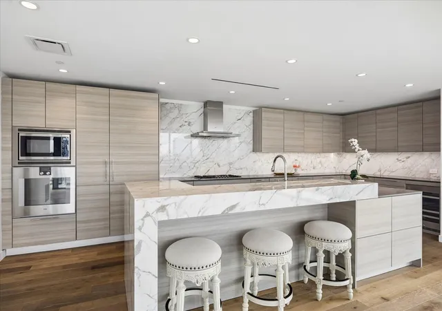 2nd image of 3433 Westheimer Rd #702, Houston, TX 77027 | MLS# 11574785