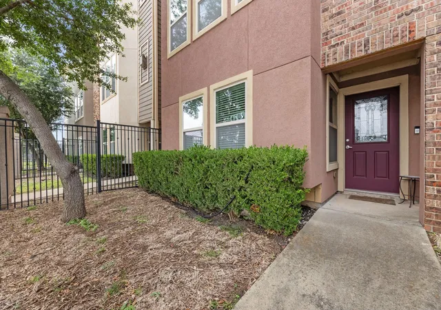 Photo 1 of Sale Pending at 4206 Old Spanish Trl, Houston, TX 77021 | MLS# 13663271 | Listing updated on 2026-09-06
