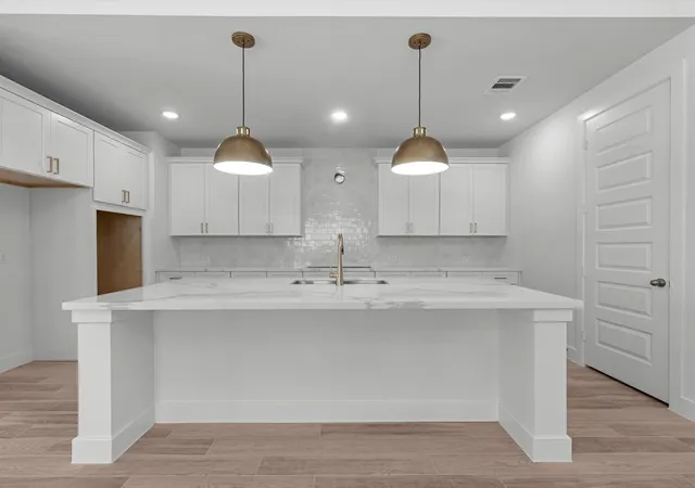 Photo 4 of Single family home for sale at 212 Yellow Rosewood Ln, New Caney, TX 77357 | MLS# 28977978 | Listing updated on 2026-09-19