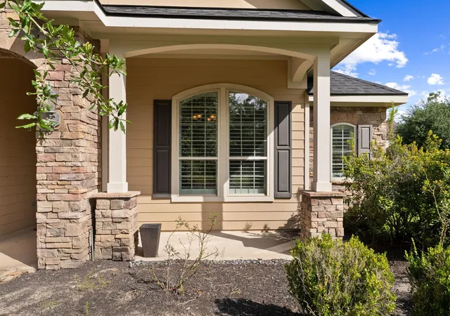 Photo 2 of Single family home for sale at 15 Tillamook Ct, Spring, TX 77389 | MLS# 22800379 | Listing updated on 2026-09-04