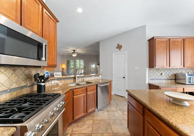 Photo 3 of Single family home for sale at 15 Tillamook Ct, Spring, TX 77389 | MLS# 22800379 | Listing updated on 2026-09-04