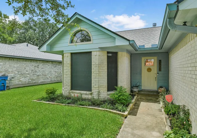 Photo 4 of Single family home for sale at 2525 40th Avenue N, Texas City, TX 77590 | MLS# 12309102 | Listing updated on 2026-09-05