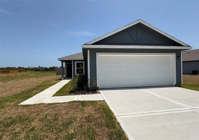 Photo 1 of Single family home for sale at 10455 Sugar Ml Dr, Conroe, TX 77306 | MLS# 39575430 | Listing updated on 2026-09-12