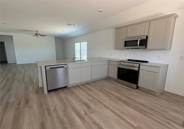 Photo 4 of Single family home for sale at 10455 Sugar Ml Dr, Conroe, TX 77306 | MLS# 39575430 | Listing updated on 2026-09-12