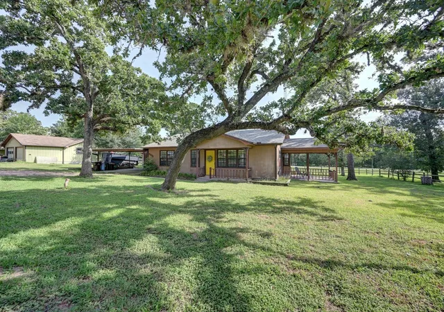 2nd image of 9470 Lake Forest Cir, Brenham, TX 77833 | MLS# 24325221