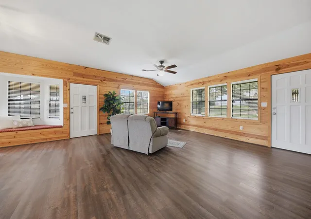 4th image of 9470 Lake Forest Cir, Brenham, TX 77833 | MLS# 24325221