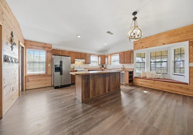 5th image of 9470 Lake Forest Cir, Brenham, TX 77833 | MLS# 24325221