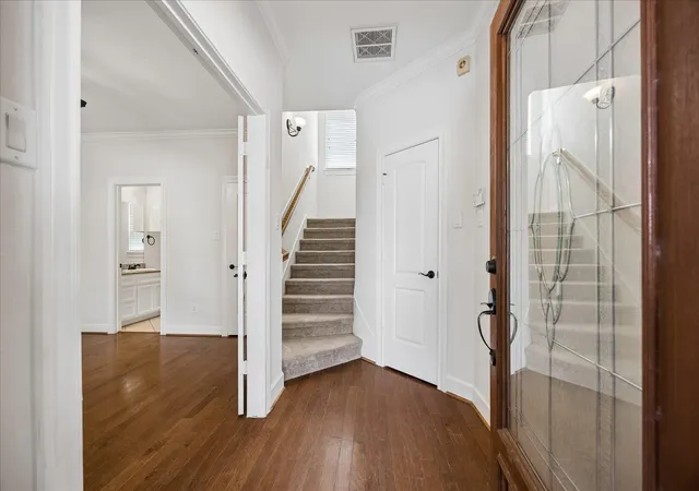 Photo 3 of Sale Pending at 6001 Truro St #E, Houston, TX 77007 | MLS# 86226905 | Listing updated on 2026-09-14