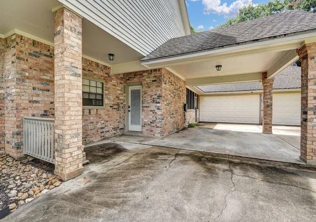 2nd image of 116 Dewberry Dr, Lake Jackson, TX 77566 | MLS# 78622514