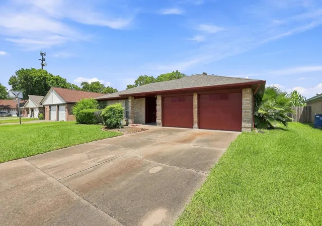 Photo 3 of Single family home for sale at 6511 Marisol Dr, Houston, TX 77083 | MLS# 5256323 | Listing updated on 2026-09-11