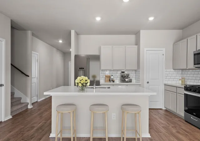 2nd image of 6726 Pebble Bluff Ct, Cove, TX 77523 | MLS# 33865076