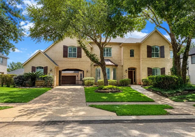 1st image of 9227 Hummingbird Ln, Missouri City, TX 77459 | MLS# 97606881