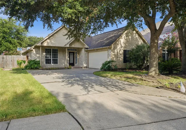Single family home for sale at 2344 Autumn Mist Ln, League City, TX 77573 | MLS# 60216676