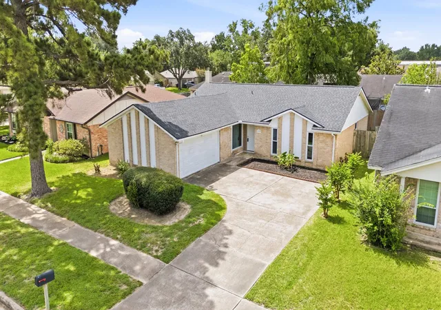 Photo 2 of Single family home for sale at 16507 Cairngorm Dr, Houston, TX 77084 | MLS# 3652105 | Listing updated on 2026-10-12