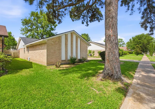 Photo 3 of Single family home for sale at 16507 Cairngorm Dr, Houston, TX 77084 | MLS# 3652105 | Listing updated on 2026-10-12
