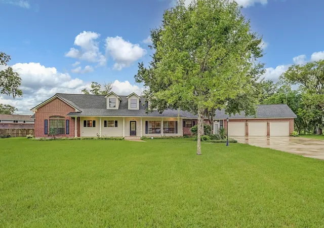 1st image of 1621 Mcfadden Rd, Lake Jackson, TX 77566 | MLS# 81854421