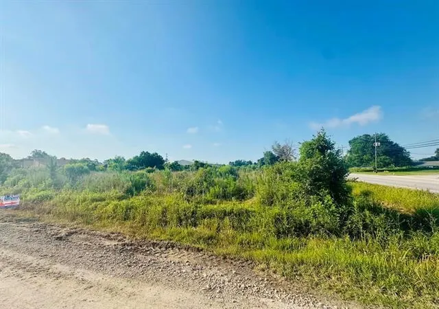 2nd image of 9015 Oak Vista Dr, Orange, TX 77630 | MLS# 69774711