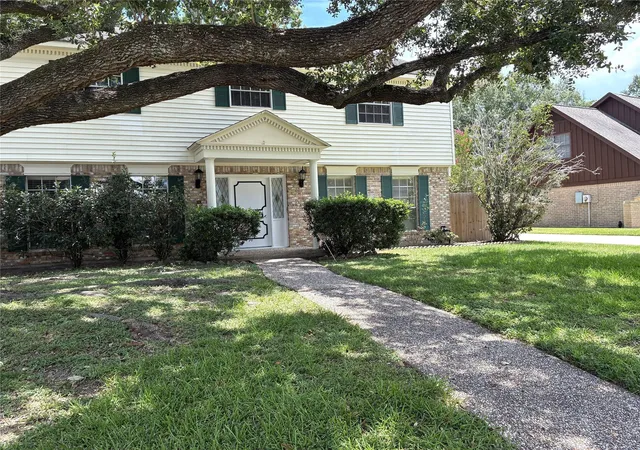Photo 2 of Single family home for sale at 2603 W Pebble Beach Dr, Missouri City, TX 77459 | MLS# 77704383 | Listing updated on 2026-09-18