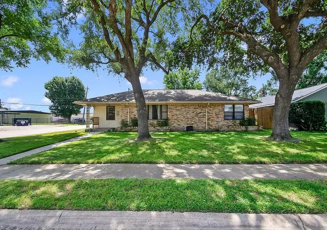 2nd image of 4923 Saxon Dr, Houston, TX 77092 | MLS# 43431967