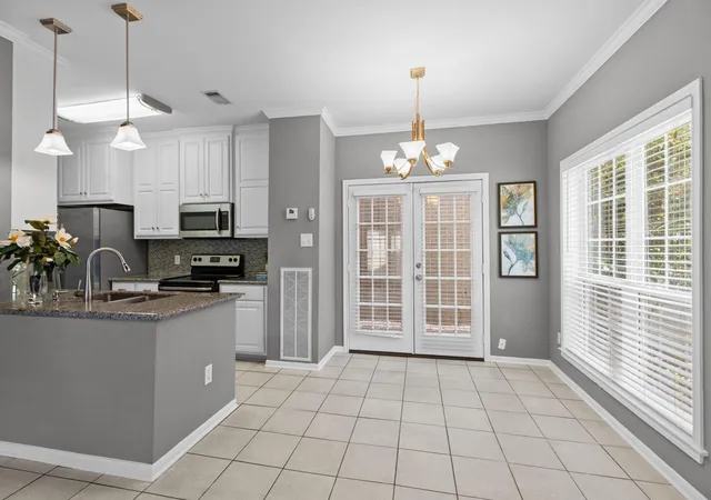 Listing Photo 4 - Condo for sale in building located at 2212 Hopkins St, Houston, TX 77006 - Unit #2212