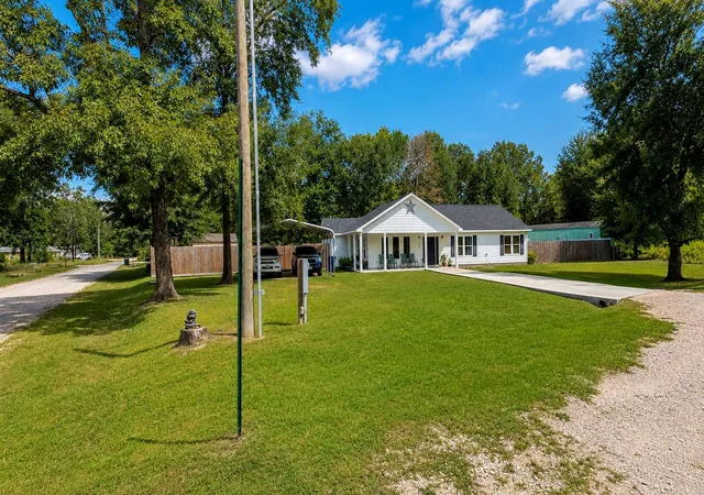 Photo 3 of Sale Pending at 133 Parks Blvd, Livingston, TX 77351 | MLS# 2072468 | Listing updated on 2026-09-14