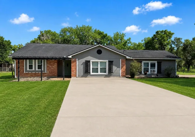 1st image of 3114 County Road 510h, Brazoria, TX 77422 | MLS# 12152299