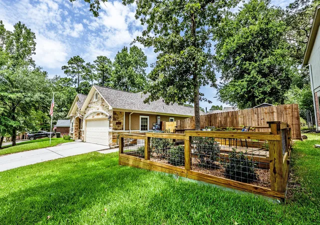 2nd image of 1856 Rollingwood Dr, Huntsville, TX 77340 | MLS# 39502126