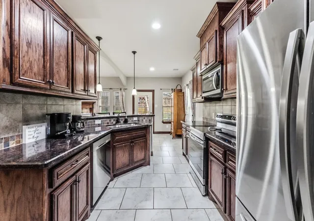 3rd image of 1856 Rollingwood Dr, Huntsville, TX 77340 | MLS# 39502126