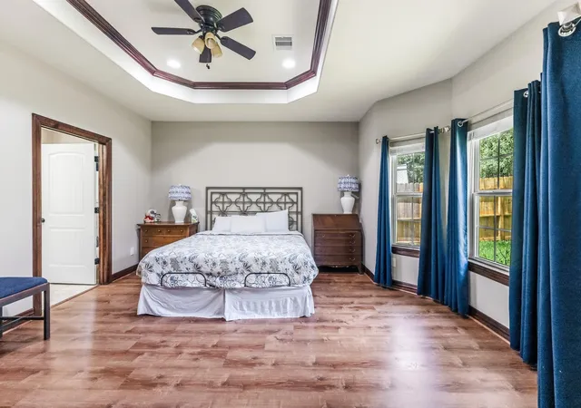4th image of 1856 Rollingwood Dr, Huntsville, TX 77340 | MLS# 39502126