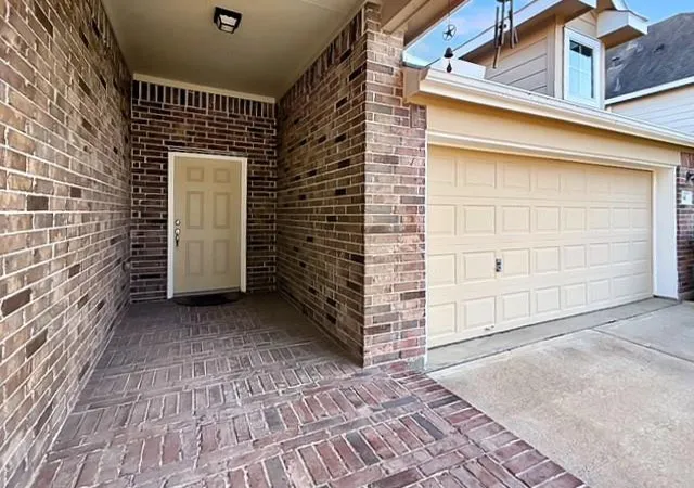 2nd image of 341 Lake Line Dr, Alvin, TX 77511 | MLS# 18200866