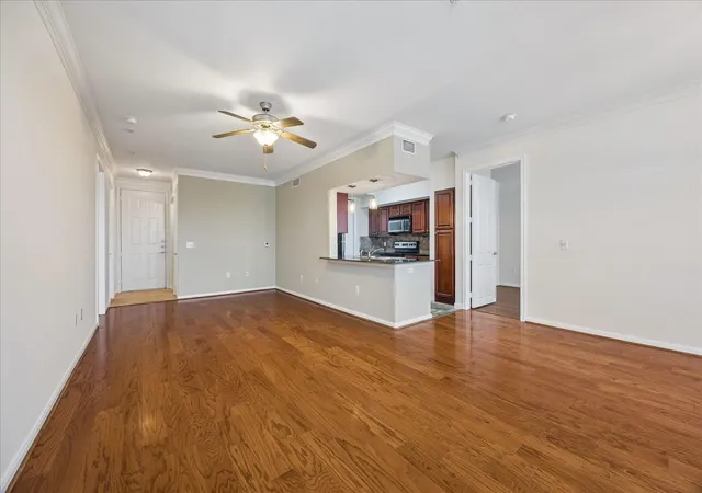 Photo 3 of Sale Pending at 7575 Kirby Dr #1412, Houston, TX 77030 | MLS# 94338289 | Listing updated on 2026-09-16