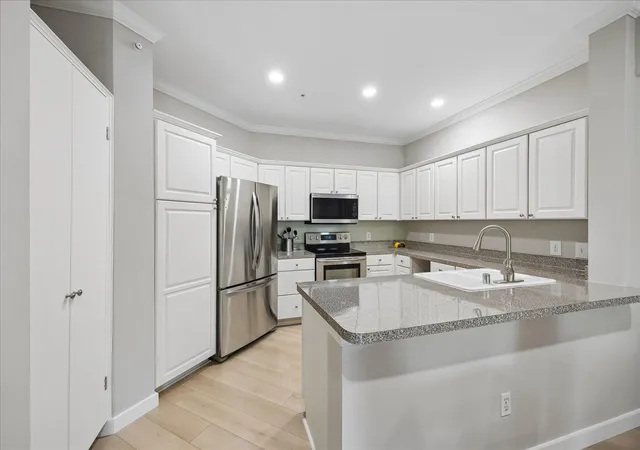 Photo 3 of Condo for sale at 2100 Welch St #C121, Houston, TX 77019 | MLS# 97326604 | Listing updated on 2026-09-14