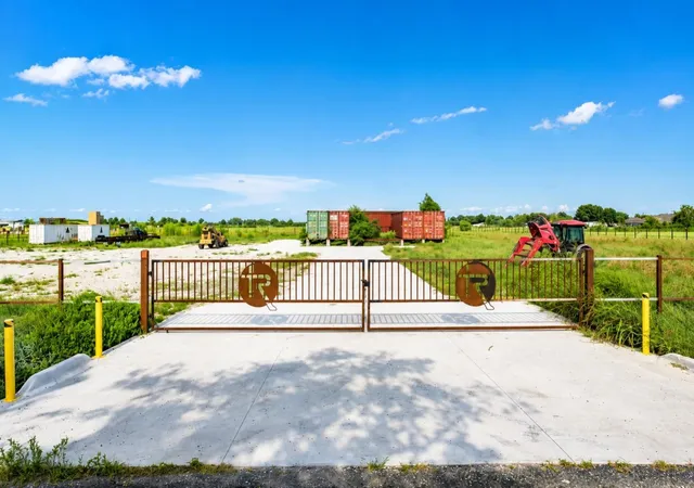 Photo 2 of Sale Pending at 1851 County Rd 610, Dayton, TX 77535 | MLS# 59789581 | Listing updated on 2026-09-10