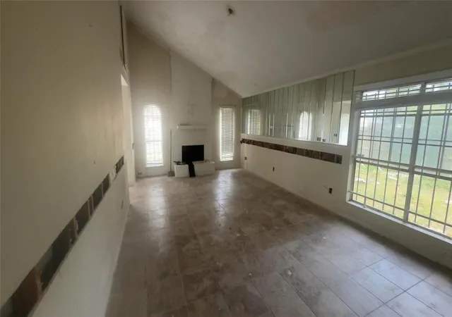 Photo 3 of Single family home for sale at 10203 Heather Hl Dr, Houston, TX 77086 | MLS# 14389736 | Listing updated on 2026-09-22