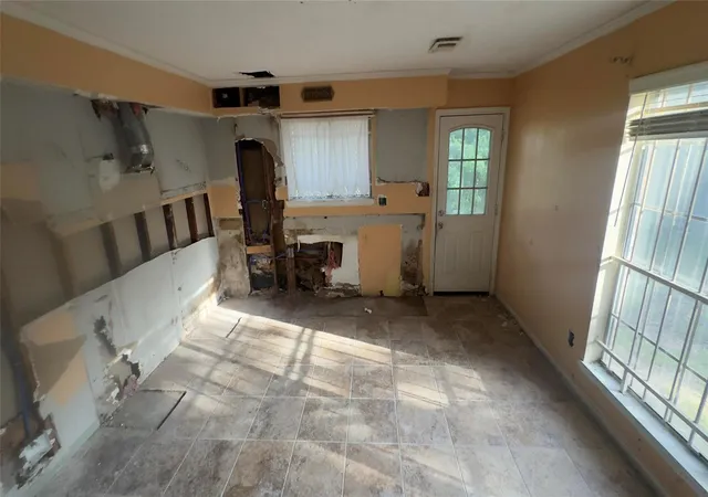 Photo 4 of Single family home for sale at 10203 Heather Hl Dr, Houston, TX 77086 | MLS# 14389736 | Listing updated on 2026-09-22