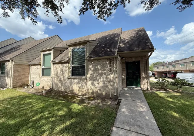 Photo 2 of Townhouse for sale at 15510 Weldon Dr, Houston, TX 77032 | MLS# 25121728 | Listing updated on 2026-08-16