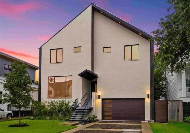 Photo 3 of Single family home for sale at 1110 Grovewood Ln, Houston, TX 77008 | MLS# 64681031 | Listing updated on 2026-09-12