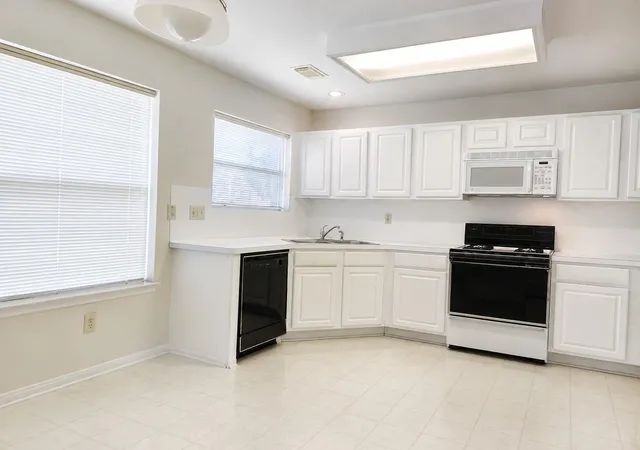 11th image of 3904 Spring Circle Dr E, Pearland, TX 77584 | MLS# 69898919