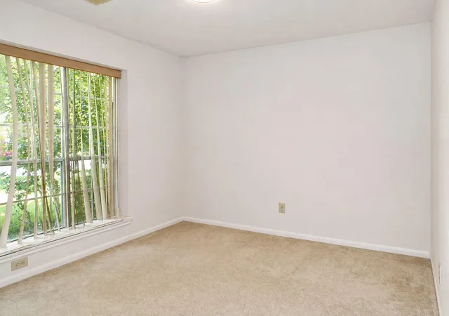 Photo 3 of Single family home for sale at 3904 Spring Cir Dr E, Pearland, TX 77584 | MLS# 69898919 | Listing updated on 2026-09-12