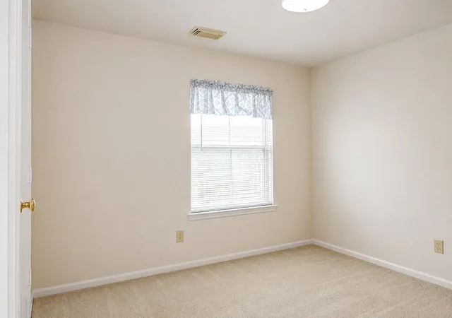 Photo 4 of Single family home for sale at 3904 Spring Cir Dr E, Pearland, TX 77584 | MLS# 69898919 | Listing updated on 2026-09-12
