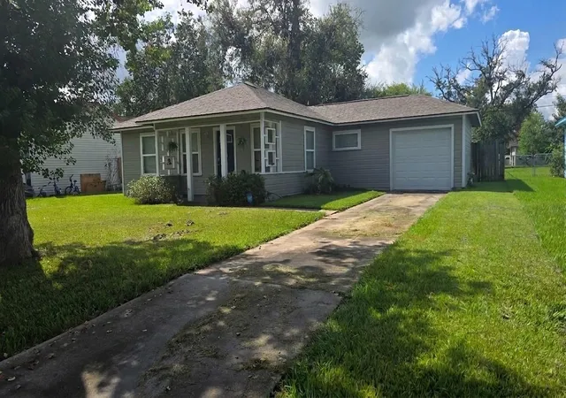 2nd image of 1208 Chevy Chase Dr, Angleton, TX 77515 | MLS# 61904781