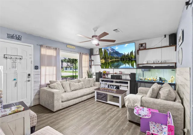 3rd image of 4965 Park St, Beaumont, TX 77705 | MLS# 87899198